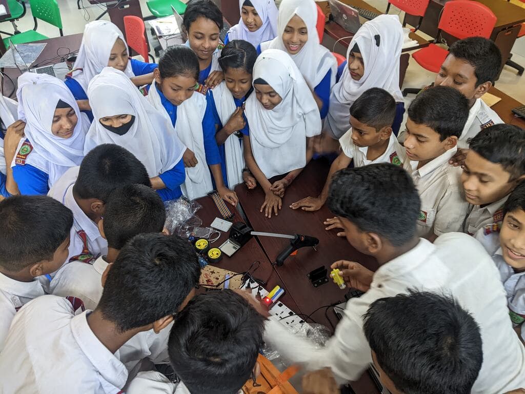 রোবোটিকস স্কুল 13