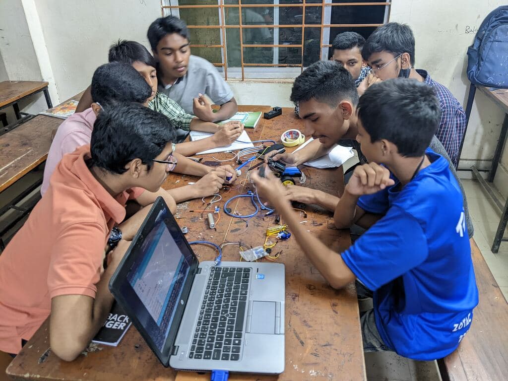 রোবোটিকস স্কুল 4